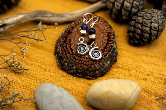 Blue Ammonite – Ohrringe aus 925er Silber & Lapislazuli