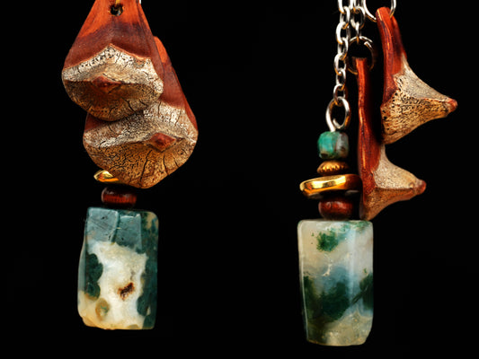 Zapfenschuppe – Ohrhänger aus Moosachat, Kiefenrzapfenschuppen & Silber