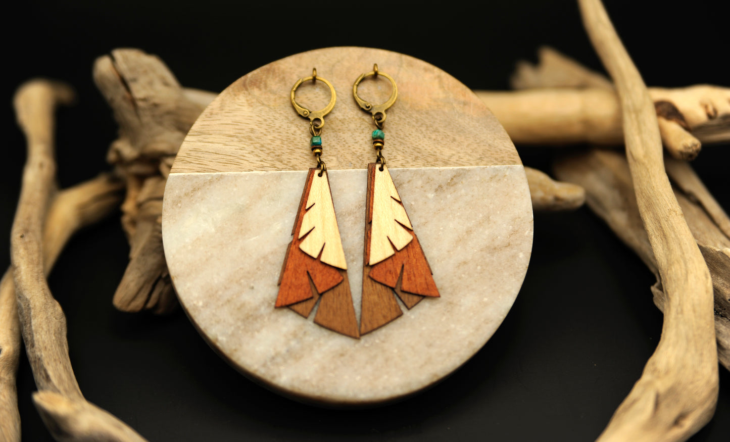 Waldhauch – Dreischichtiges Holz mit blauem Granat