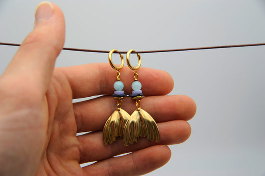 Ocean Spirit – Ohrringe mit Aquamarin & goldenen Flossenformen