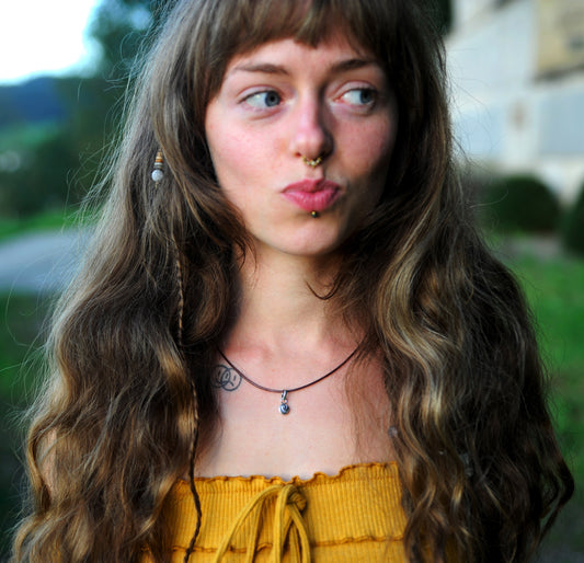 Halskette Muschel-Anhänger klein – 925 Sterling Silber & braunes Echtlederband