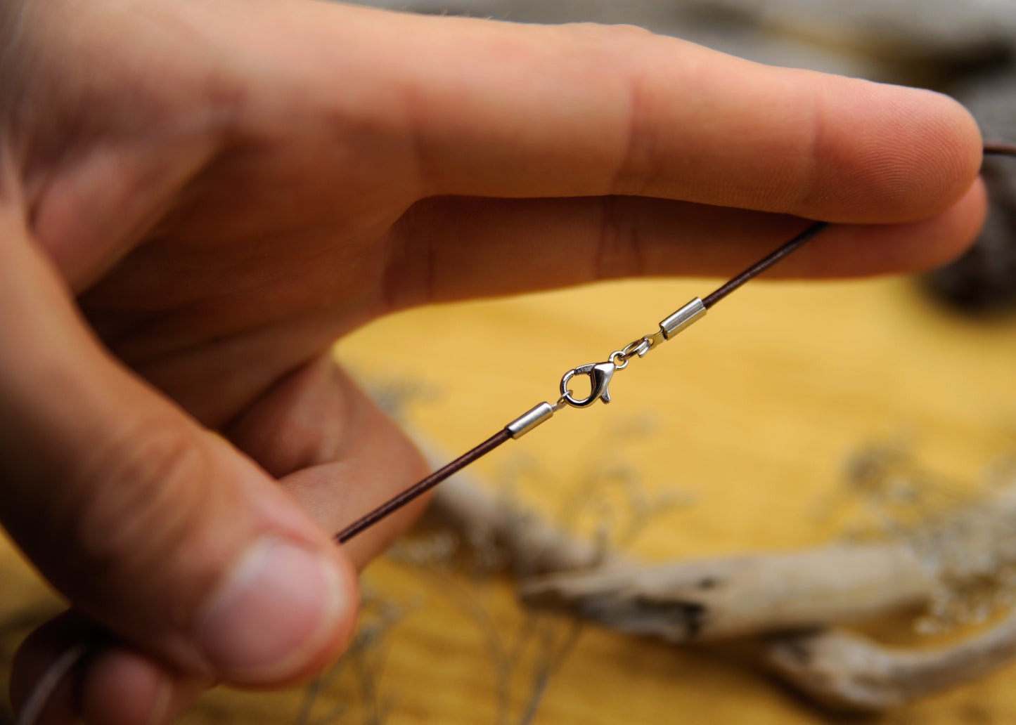 Halskette Muschel-Anhänger – 925 Sterling Silber & braunes Echtlederband
