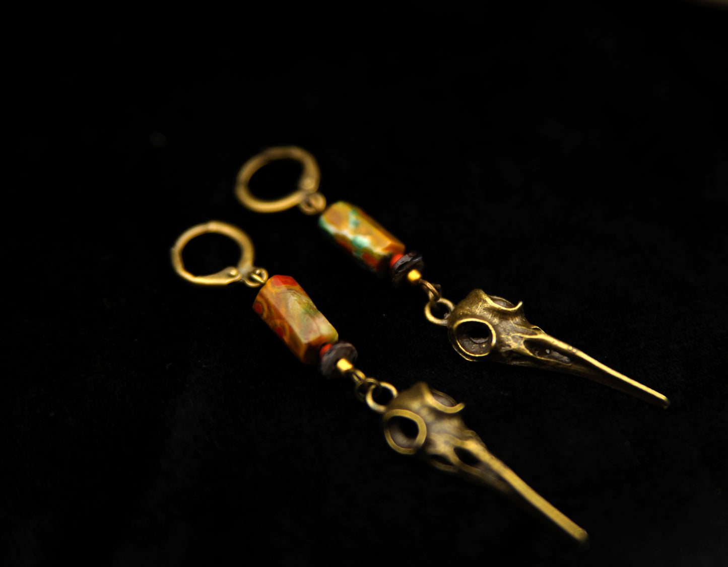 Raven Tide – Ohrringe mit Rabenkopf & Ocean Jaspis