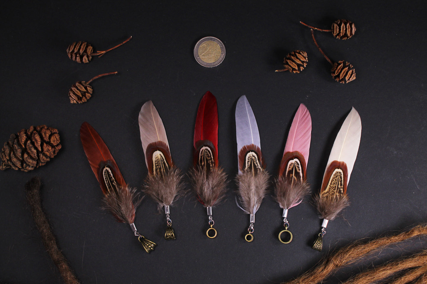 Feder Dread Anhänger – Gänsefeder & Wildfasan Feder | Boho Natur Dreadschmuck