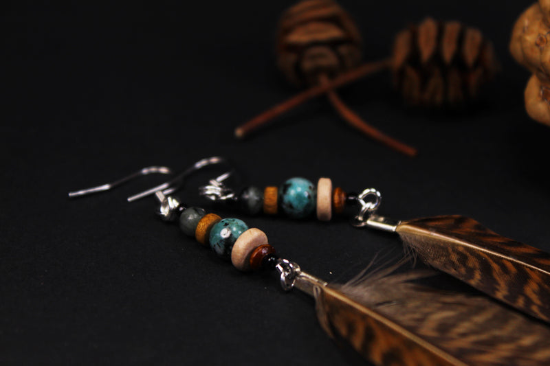 Federohrringe Goldfasan – Boho Schmuck, handgemacht, 13–15 cm, ultraleicht