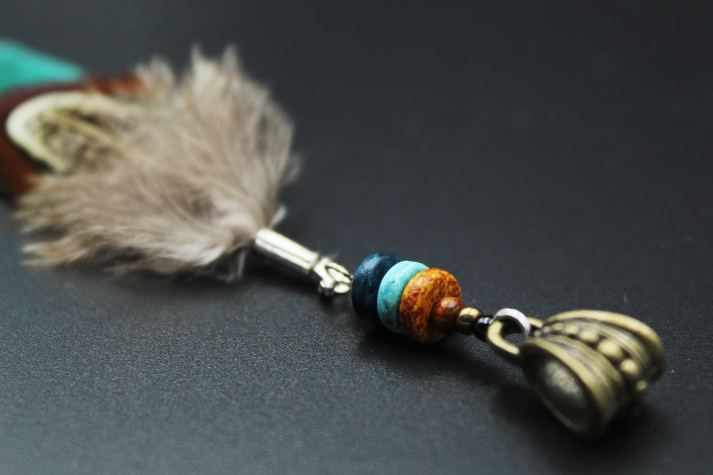 Feder Dread Anhänger Türkis – Gänsefeder & Wildfasan mit Keramikperlen | Boho Dreadschmuck