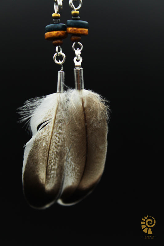Kleine Entenfeder Ohrringe mit Keramik Perlen - Kleine Boho Ohrringe