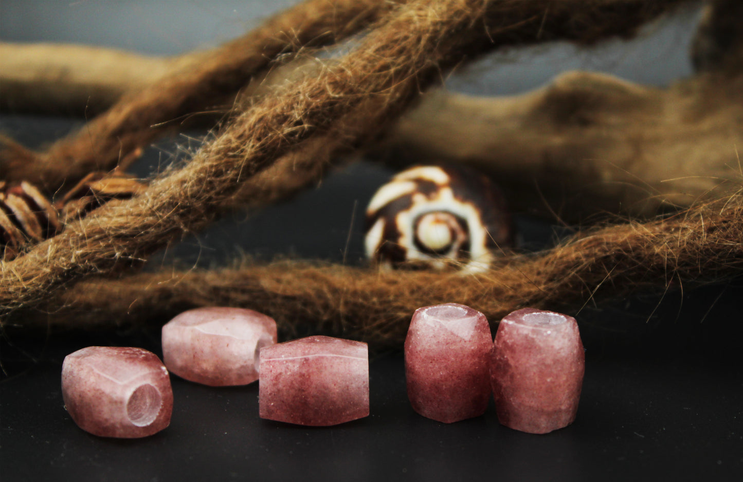 Erdbeerquarz Dreadlockperlen – Cuboid (2er‑Set)