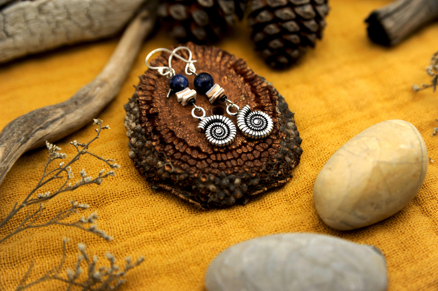 Blue Ammonite – Ohrringe aus 925er Silber & Lapislazuli