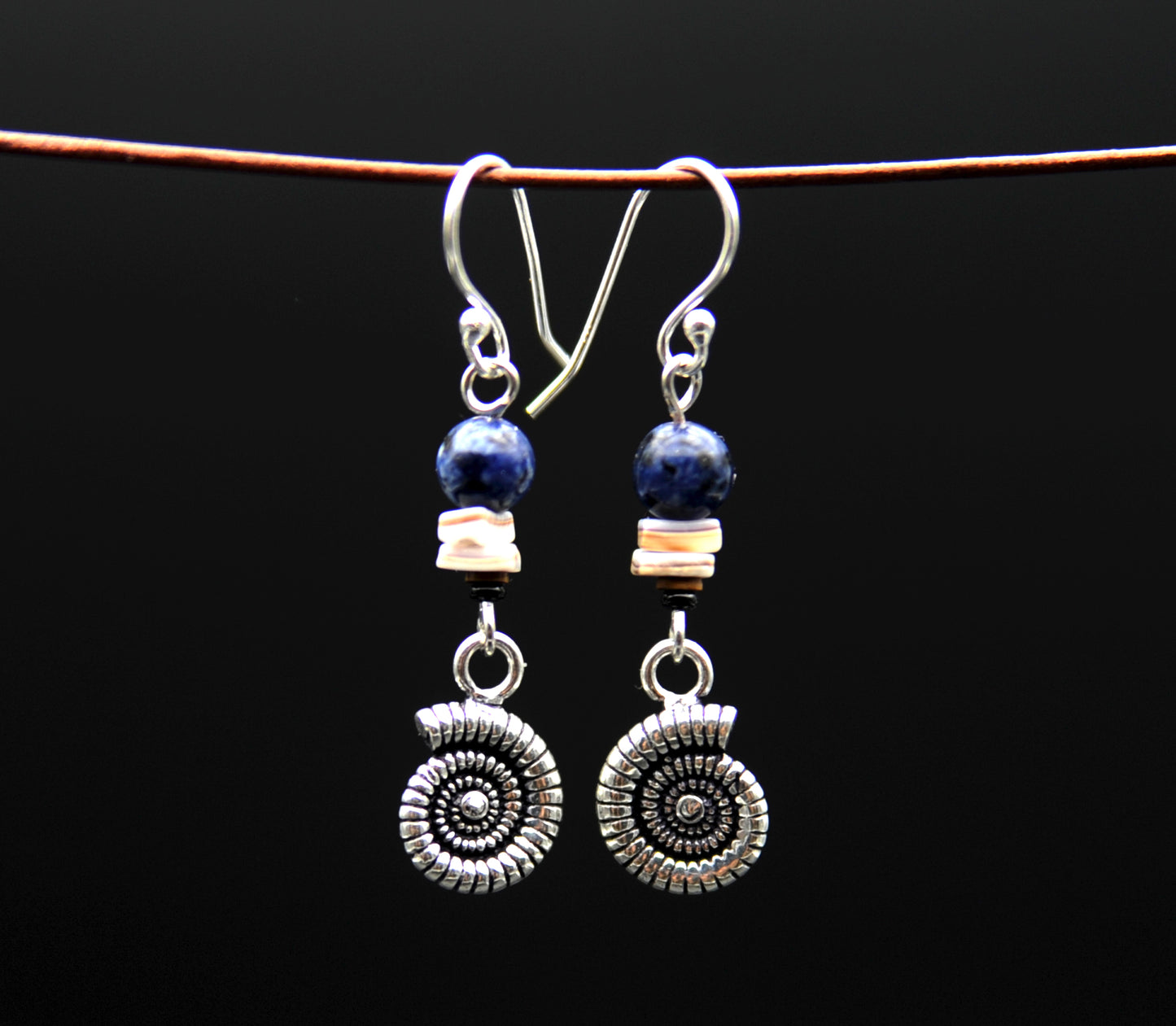 Blue Ammonite – Ohrringe aus 925er Silber & Lapislazuli