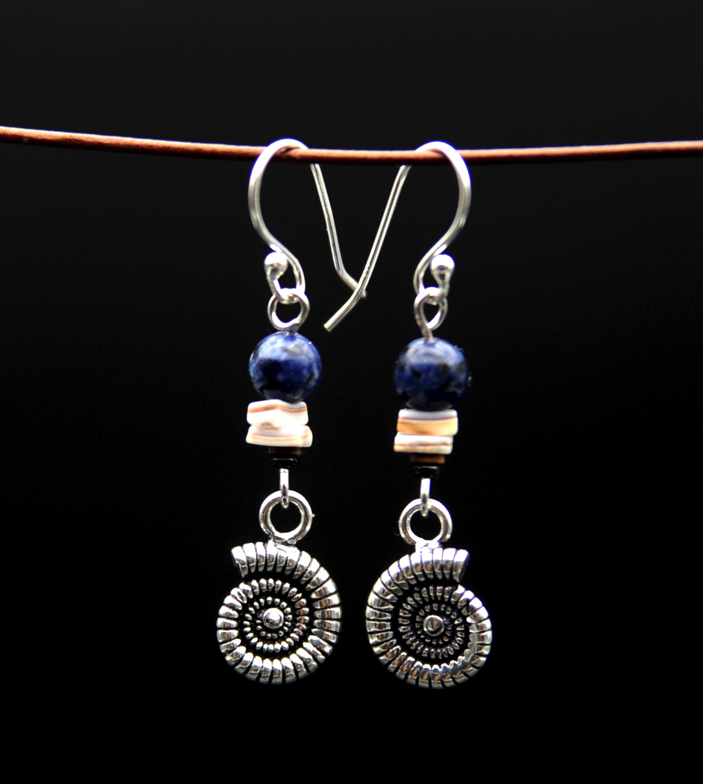 Blue Ammonite – Ohrringe aus 925er Silber & Lapislazuli