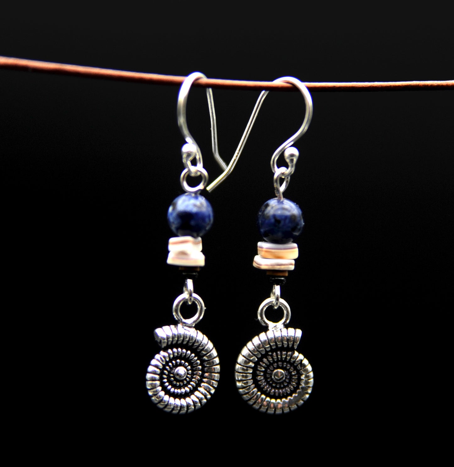 Blue Ammonite – Ohrringe aus 925er Silber & Lapislazuli