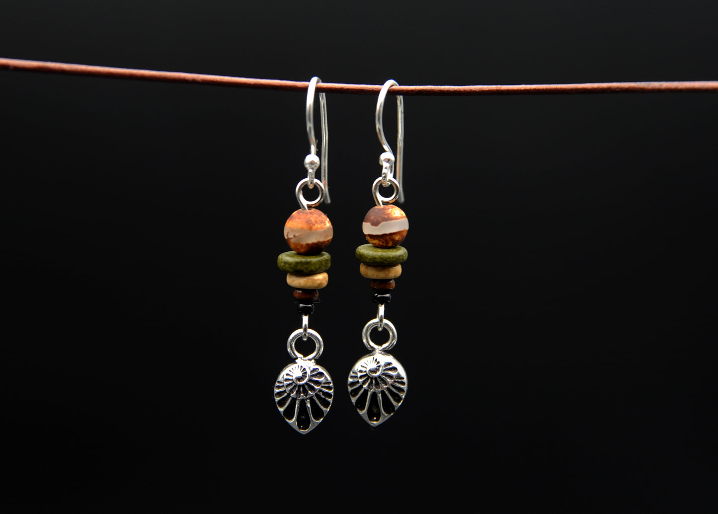 Silver Ammonite – Ohrringe aus 925er Silber & Dzi-Glasperle