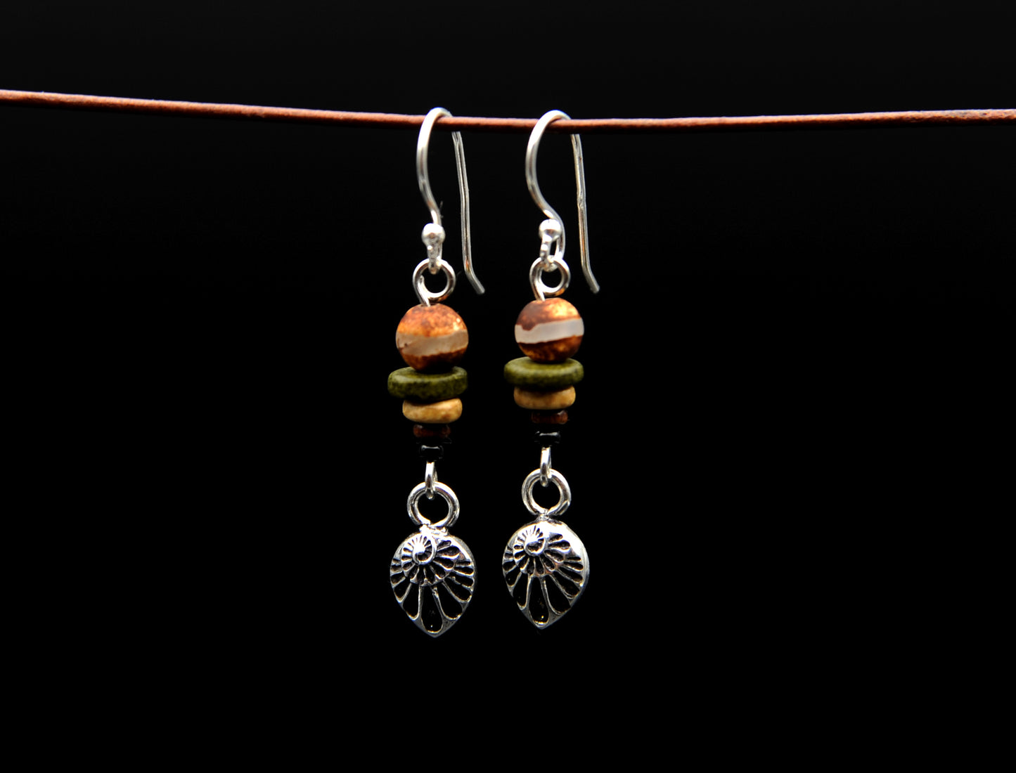 Silver Ammonite – Ohrringe aus 925er Silber & Dzi-Glasperle