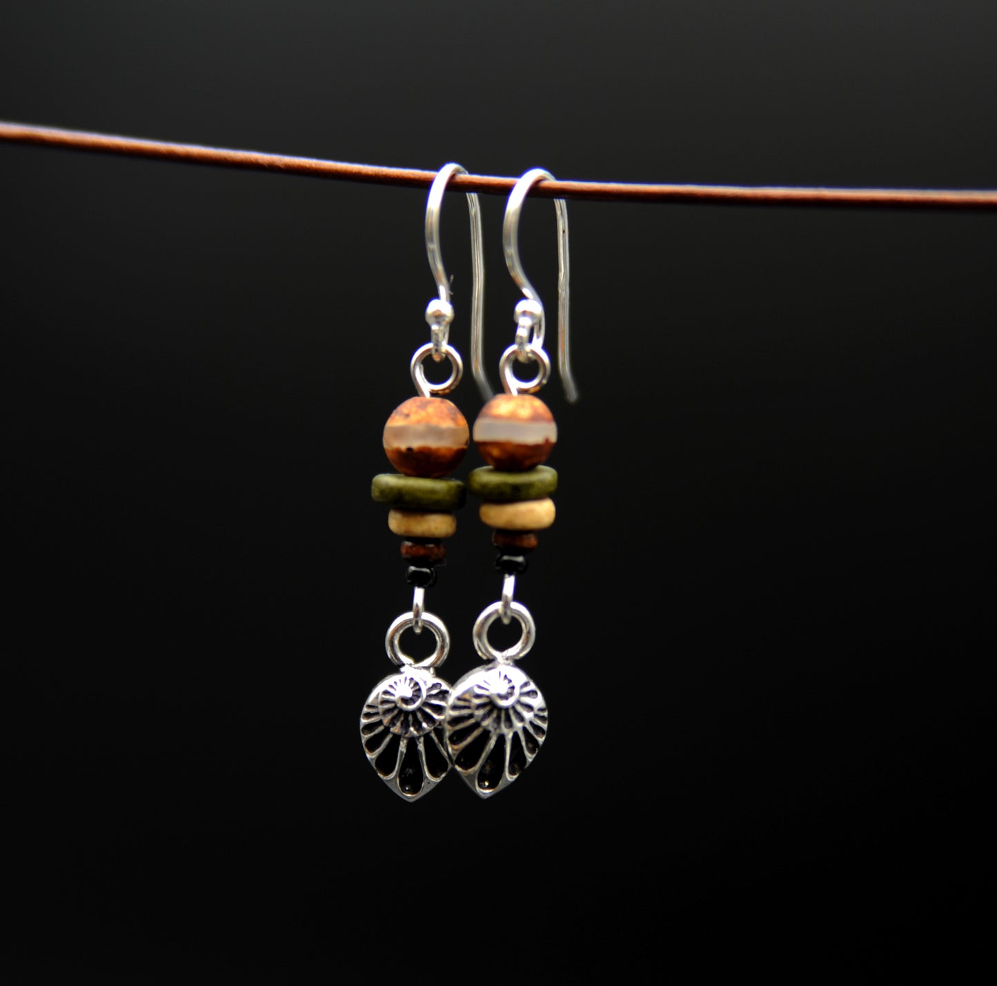 Silver Ammonite – Ohrringe aus 925er Silber & Dzi-Glasperle