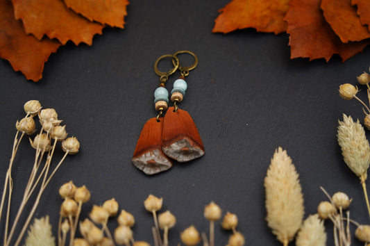 Handgemachte Kiefernzapfen-Ohrringe mit Aquamarin & Keramikscheiben | Boho Natur-Schmuck | Nachhaltig & Authentisch