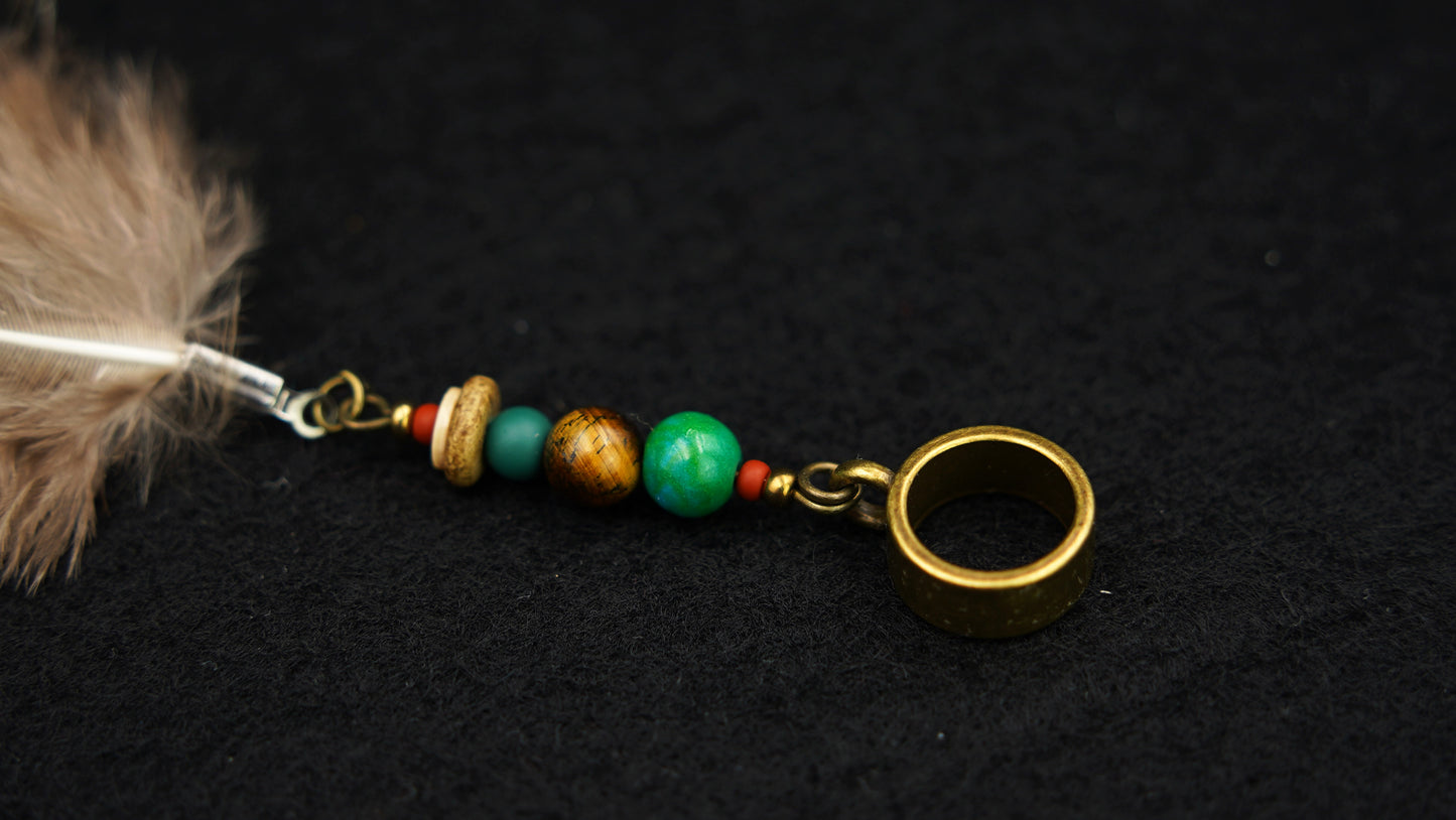 Feder Dread Anhänger Pfauenfeder – Edelstein & Holzperlen | Boho Natur Dreadschmuck