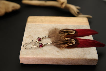 Federohrringe mit Granat in Silber – rote Gänsefeder & Wildfasan – Ansicht 9