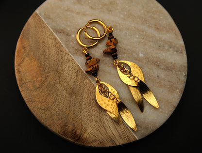 Golden Leaves – Ohrringe mit goldfarbenen Blättern, Betelnuss & Holz – Ansicht 6