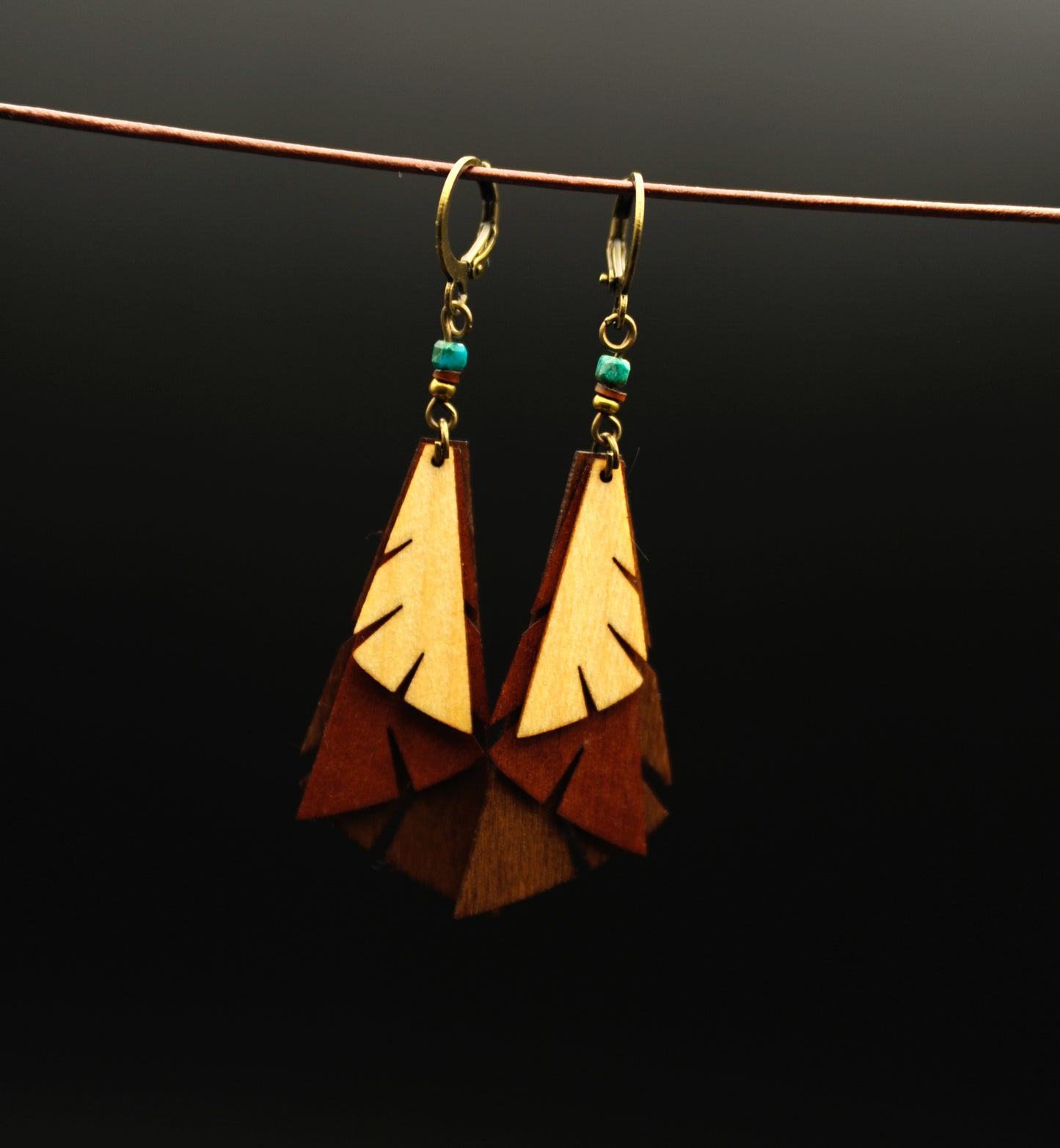 Waldhauch – Dreischichtiges Holz mit blauem Granat