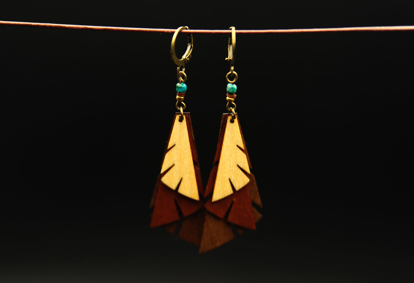 Waldhauch – Dreischichtiges Holz mit blauem Granat