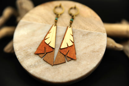 Waldhauch – Wooden Earrings Made from Three Woods with Blue Garnet – view 2
