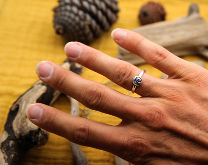 Small Snail Silver Ring – 925 Sterling Silver – view 5