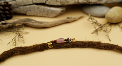 Draht-Dreadperle mit Rosenquarz, Holz & Messing – Ansicht 4