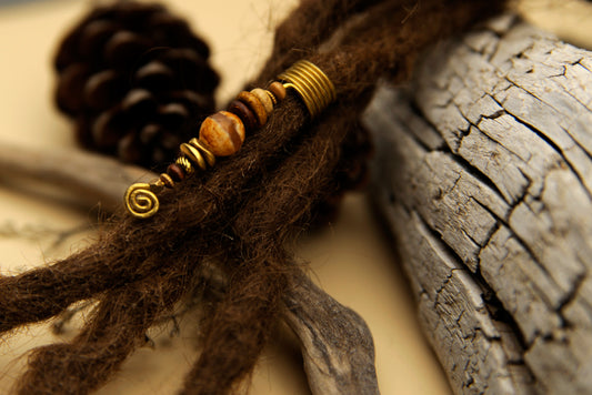 Dreadlock Drahtperle mit Dzi Perle, Keramik & Messing