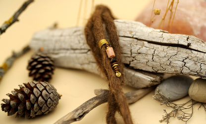 Draht-Dreadperle mit Mondstein & schwarzer Dzi-Perle – Ansicht 3