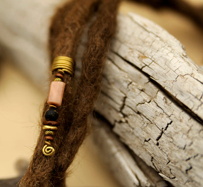Draht-Dreadperle mit Mondstein & schwarzer Dzi-Perle