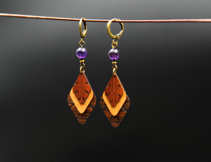 Ametria – Holzohrringe mit Amethyst – Ansicht 4