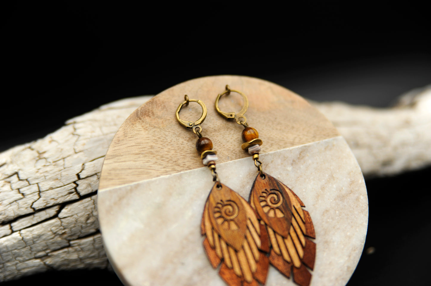 Ohrringe »Fimonacci Leaves II – Sonnenpfad« – Holz & Tigerauge