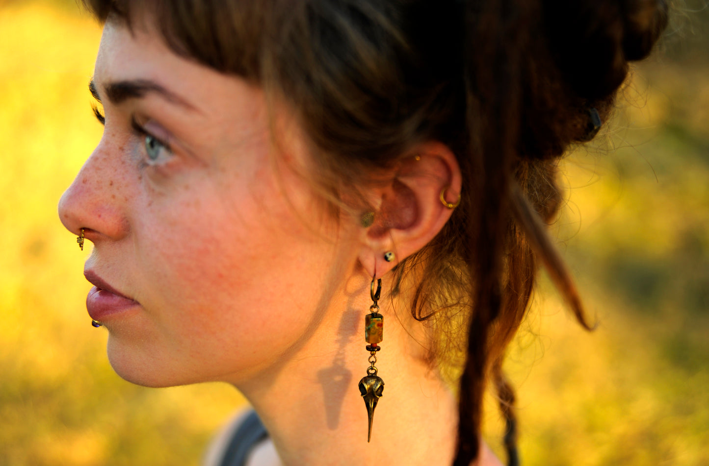 Raven Tide – Ohrringe mit Rabenkopf & Ocean Jaspis