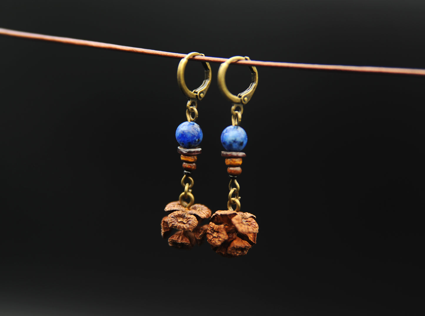 Zypressenzapfen Ohrringe mit Türkis – Boho Natur Schmuck