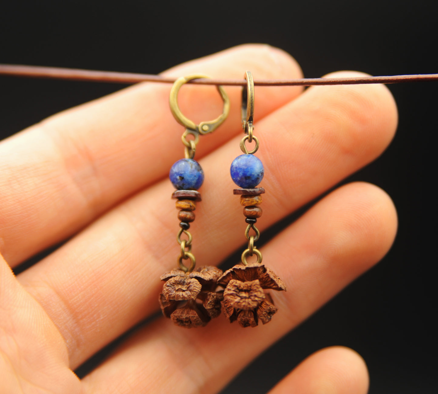 Zypressenzapfen Ohrringe mit Türkis – Boho Natur Schmuck