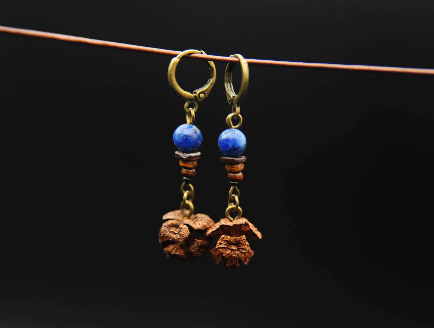 Zypressenzapfen Ohrringe mit Türkis – Boho Natur Schmuck