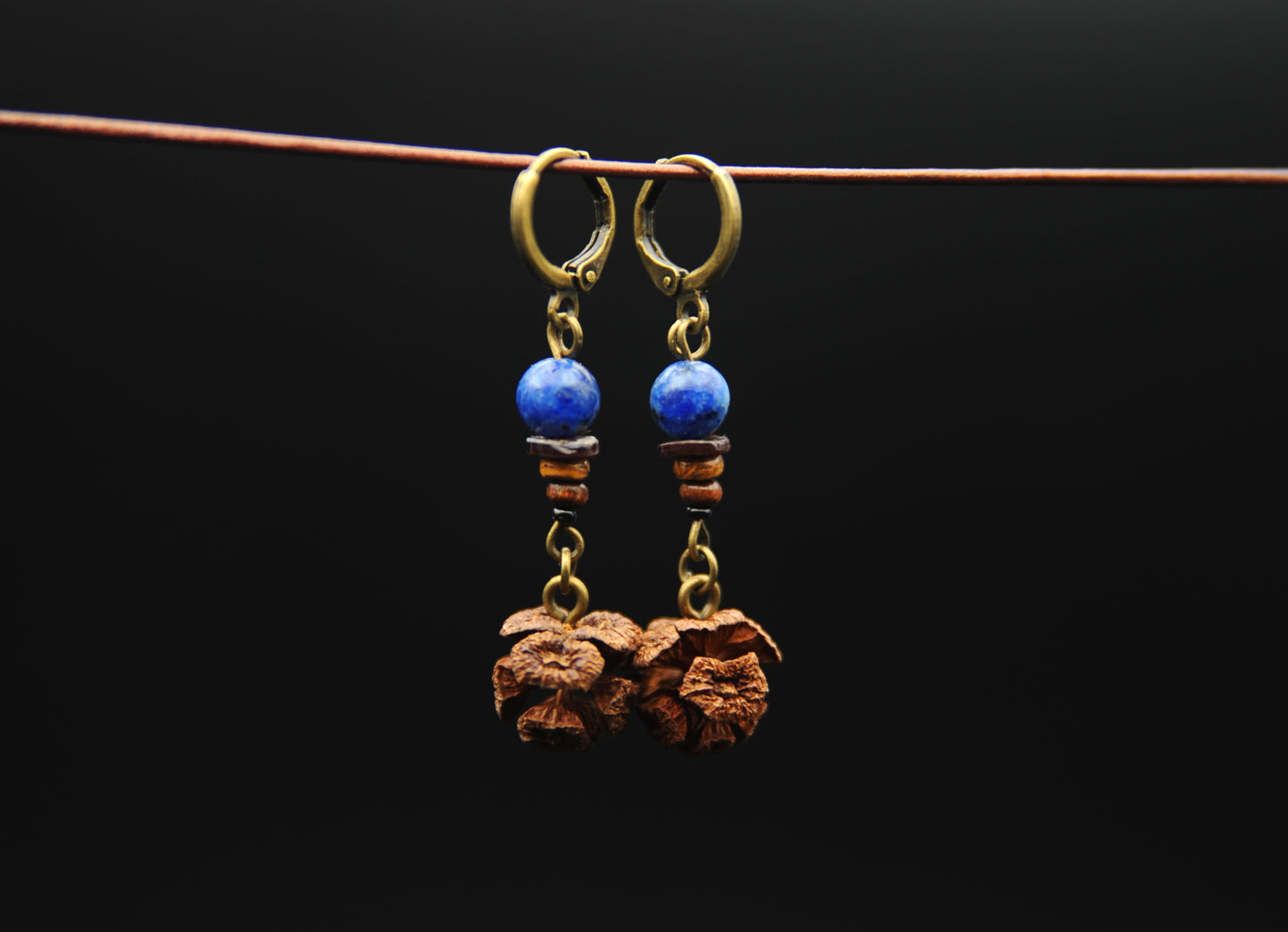 Zypressenzapfen Ohrringe mit Türkis – Boho Natur Schmuck