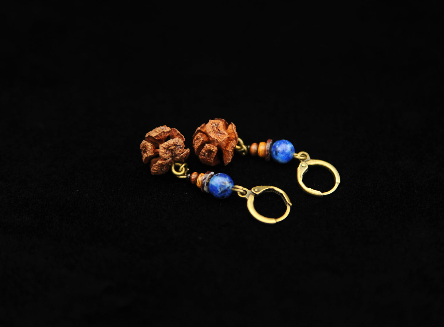 Zypressenzapfen Ohrringe mit Türkis – Boho Natur Schmuck