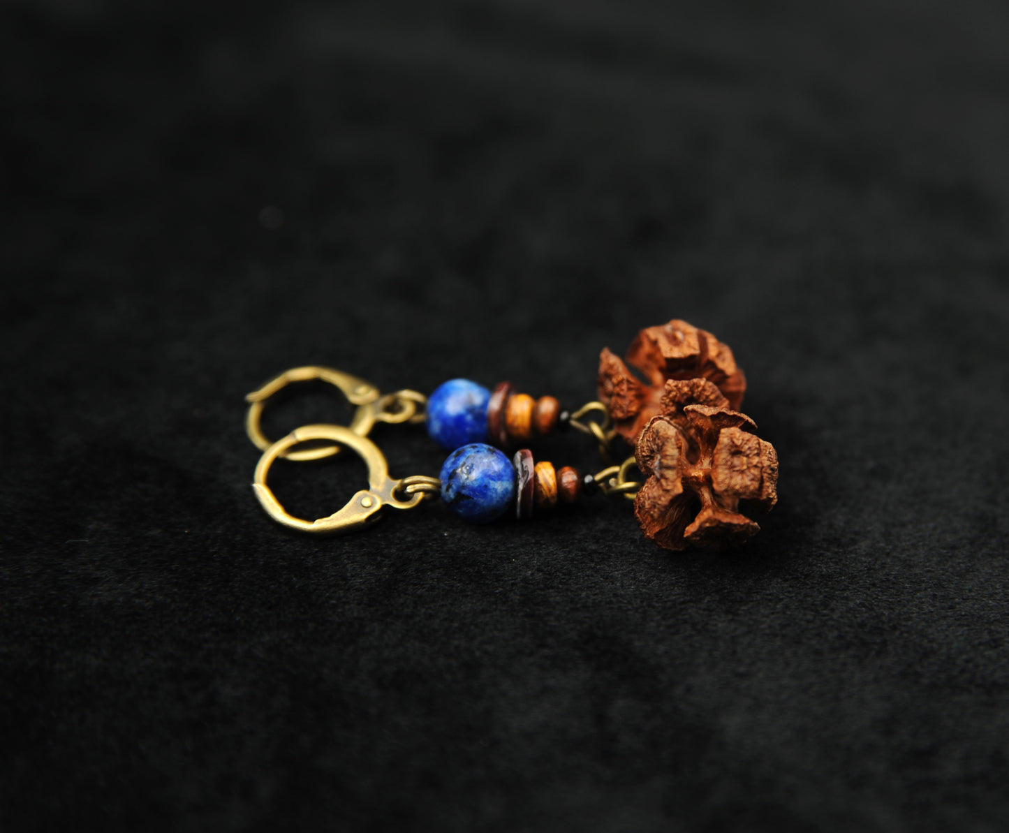 Zypressenzapfen Ohrringe mit Türkis – Boho Natur Schmuck