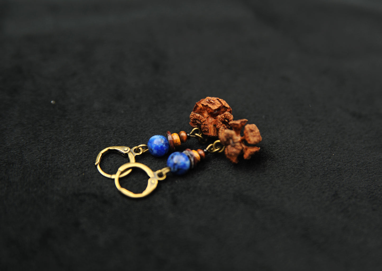 Zypressenzapfen Ohrringe mit Türkis – Boho Natur Schmuck