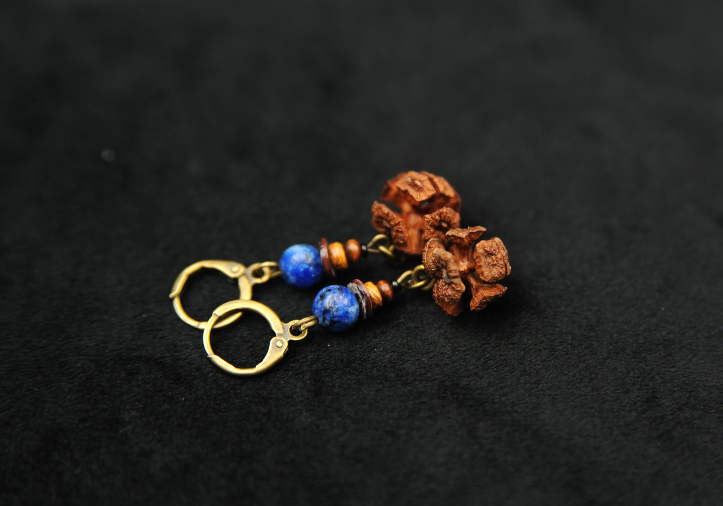 Zypressenzapfen Ohrringe mit Türkis – Boho Natur Schmuck