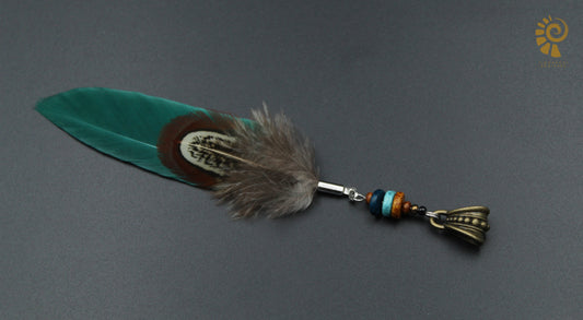 Feder Dread Anhänger Türkis – Gänsefeder & Wildfasan mit Keramikperlen | Boho Dreadschmuck