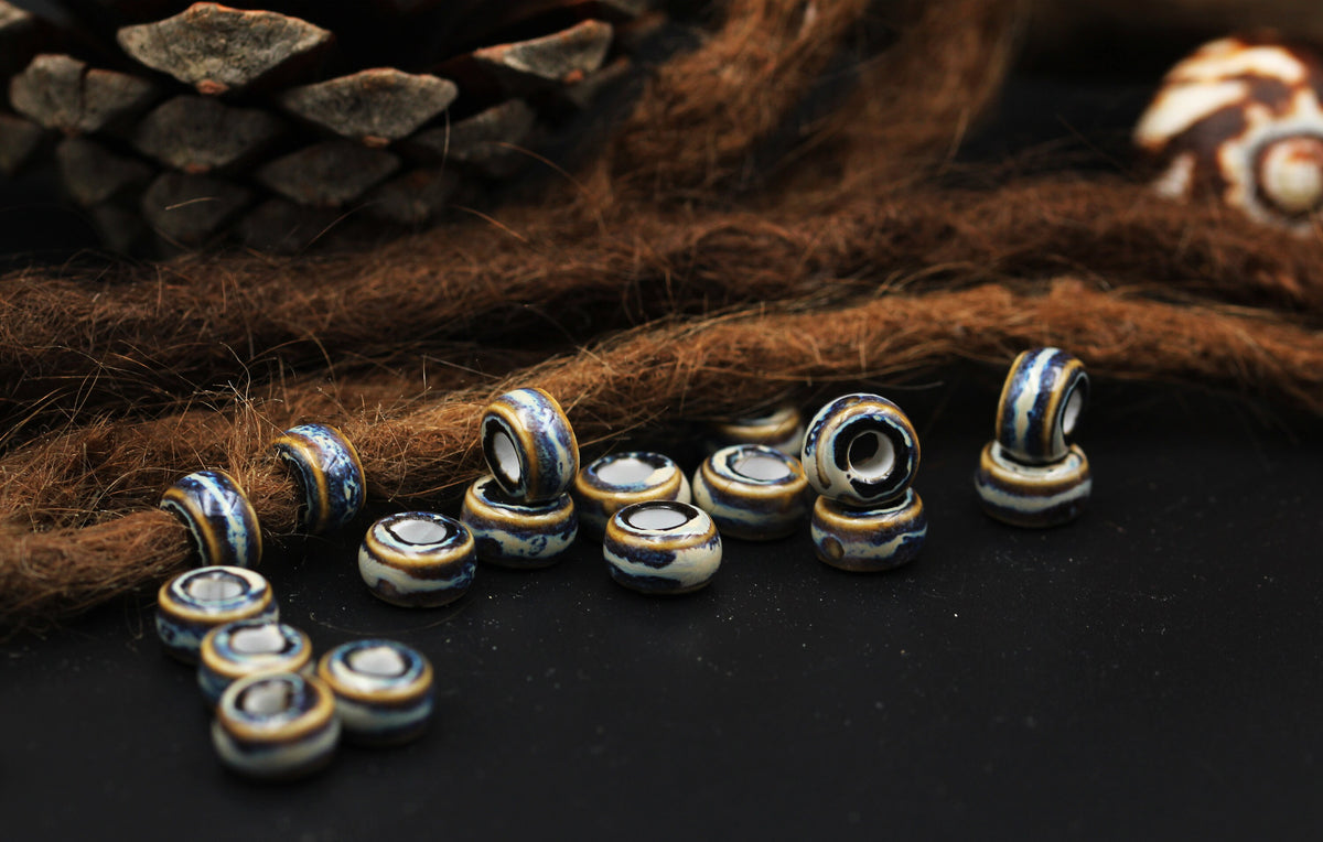 Keramik Dreadperlen blau-weiß – Detail