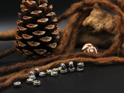 Keramik Dreadperlen blau-weiß – Detail