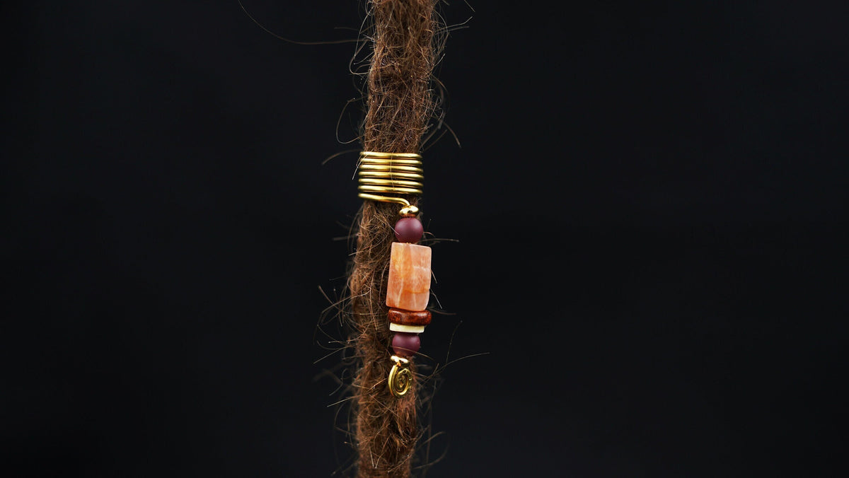 Draht-Dreadperle mit Mondstein in der Dread