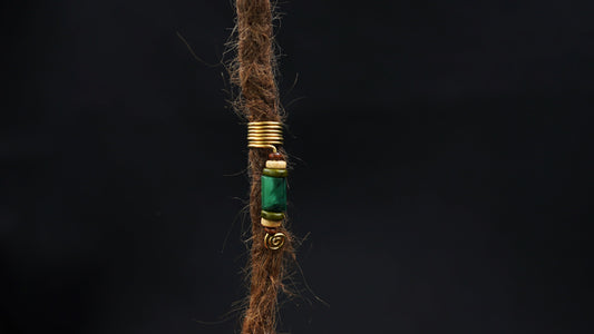 Draht-Dreadperle mit Smaragd in der Dread – Ansicht 2