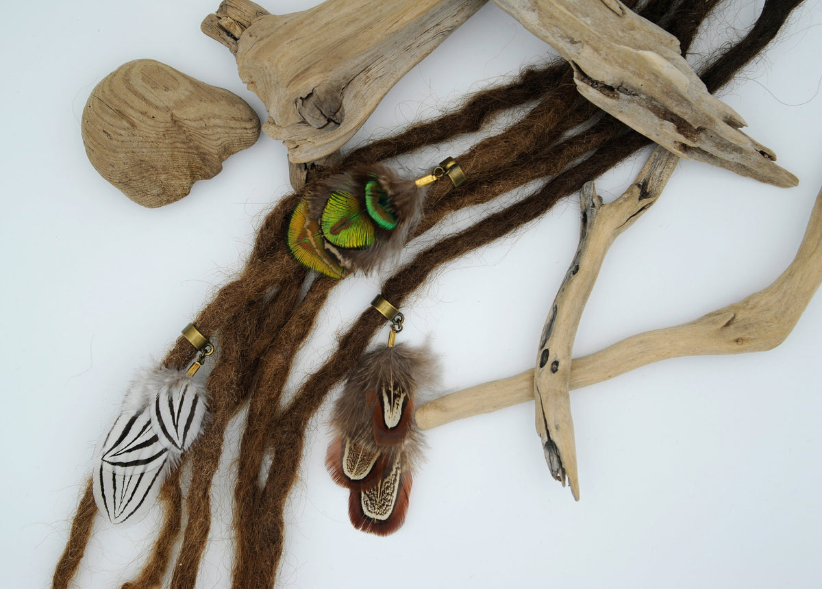 Dread Federanhänger Silberfasan, Pfau, Wildfasan – Detail
