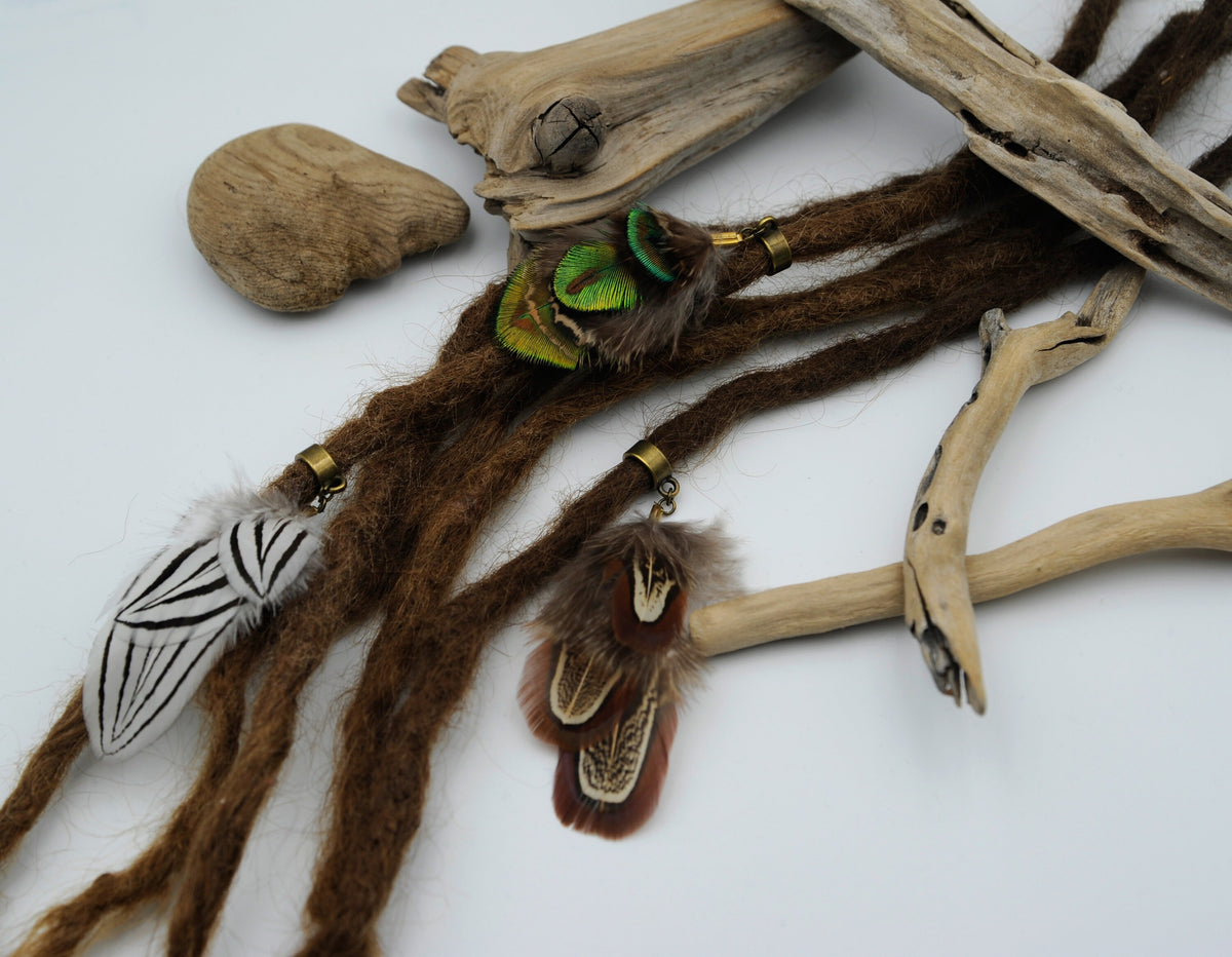 Dread Federanhänger Silberfasan, Pfau, Wildfasan – Detail