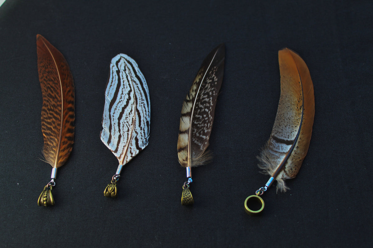 Dreadlock Federanhänger Fasan – Detail